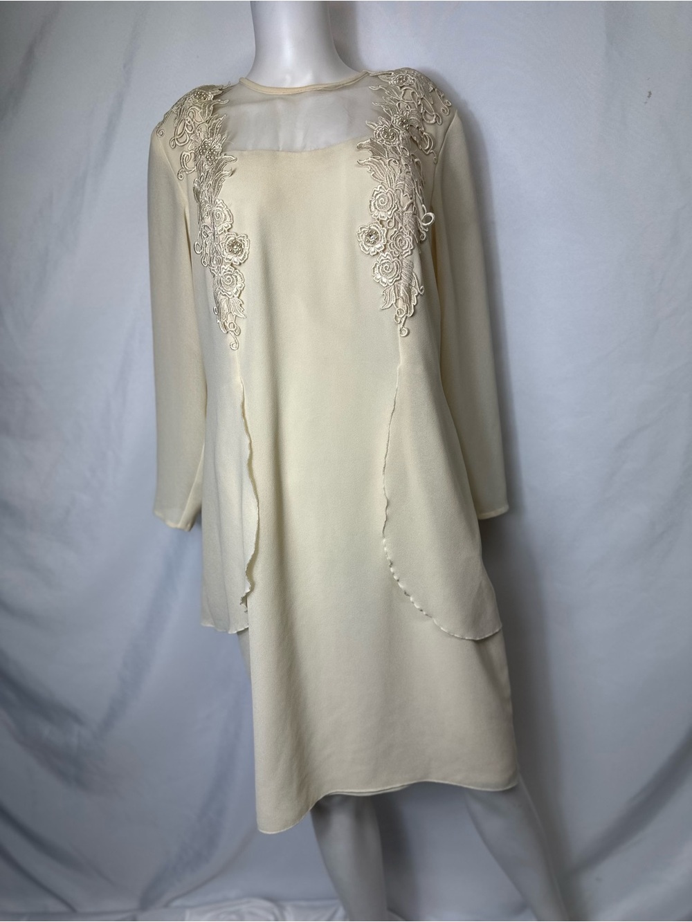 VINTAGE PATRA BRAND CREAM COLORED FORMAL DRESS SIZE LARGE